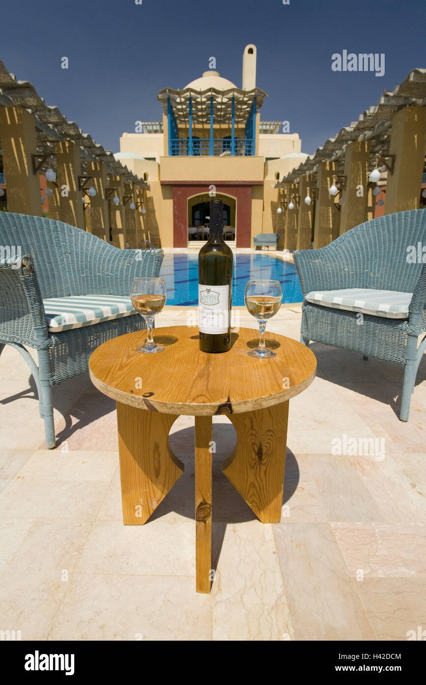 Egitto, cucchiaio Gouna, Sheraton-Miramar Resort, piscina, tavolo e sedie,  wine-sbagliato, bicchieri, destinazione Hotel, hotel edificio,  architettura, piscina, vacanza, oasi, ricreazione, calore, soleggiato,  poltrona, viaggiare, cieli, riposo, deserte ...