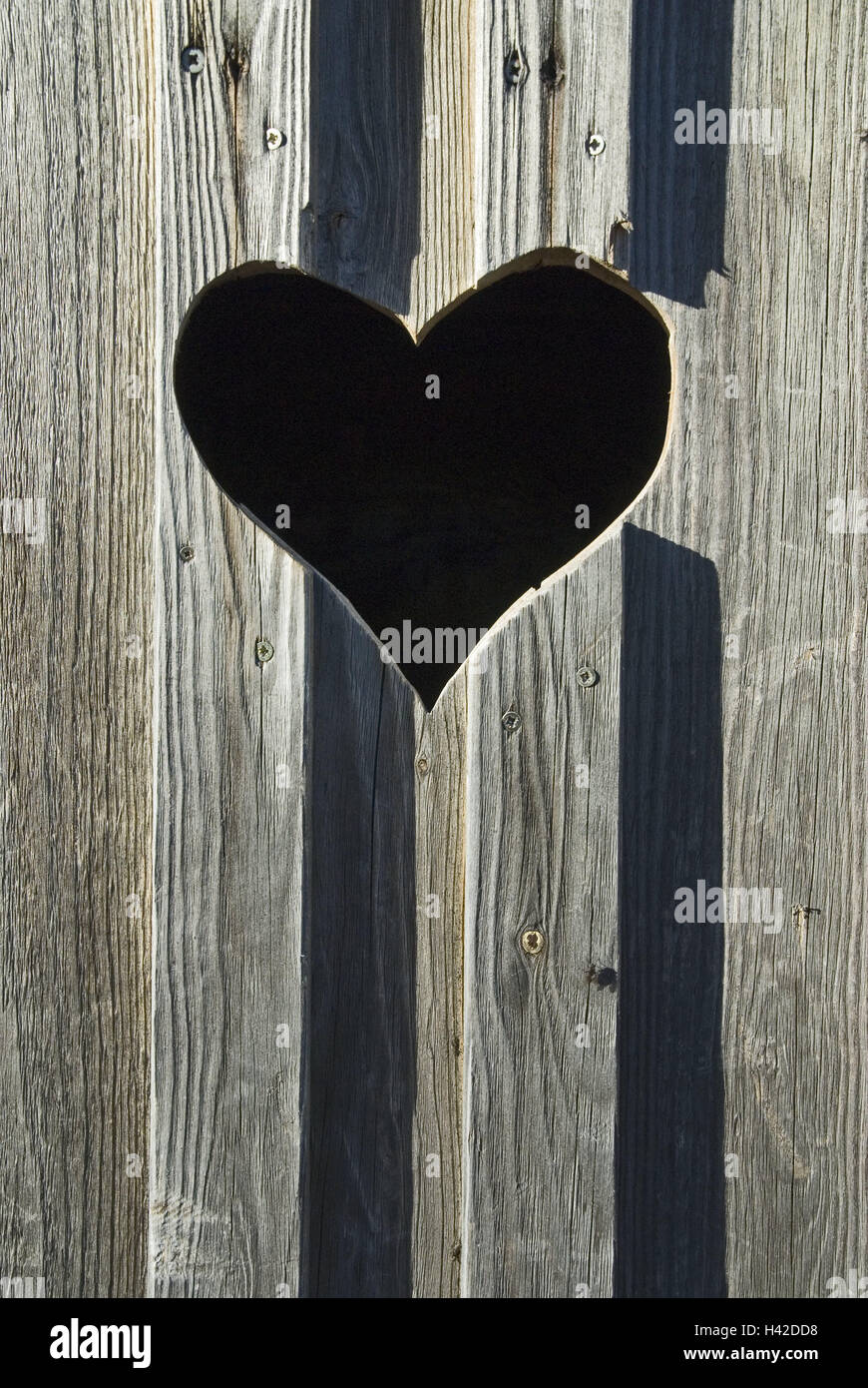 Wc porta, dettaglio, cuore di legno, porta di legno, dalle intemperie, wc, vecchio, tagliare, cuore forma, spazio copia, ombra, Foto Stock