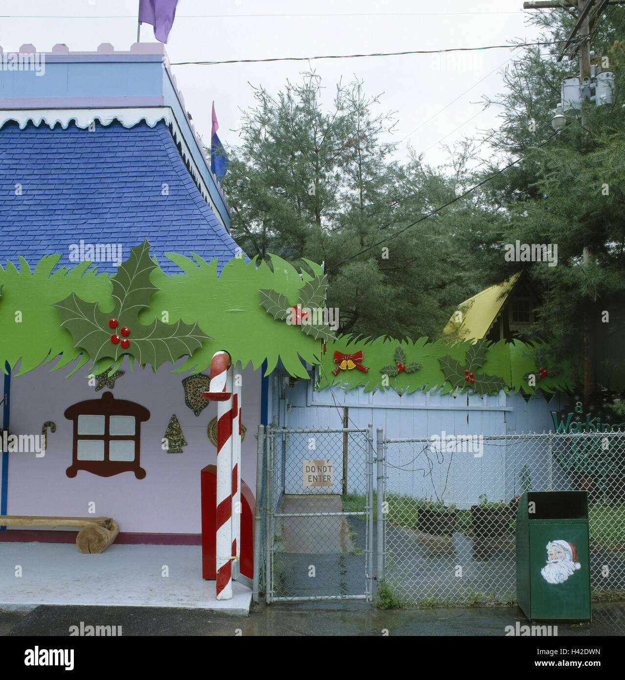 Gli Stati Uniti, Carolina del Sud, casa residenziale, recinzione, decorazione di Natale, America, casa natale, decorazione, yule marea, per Natale, il possesso, la propria casa, sicurezza, fortuna, soddisfazione, festa della famiglia, l'armonia, l'orgoglio, la fotografia del prodotto, Natale deco Foto Stock
