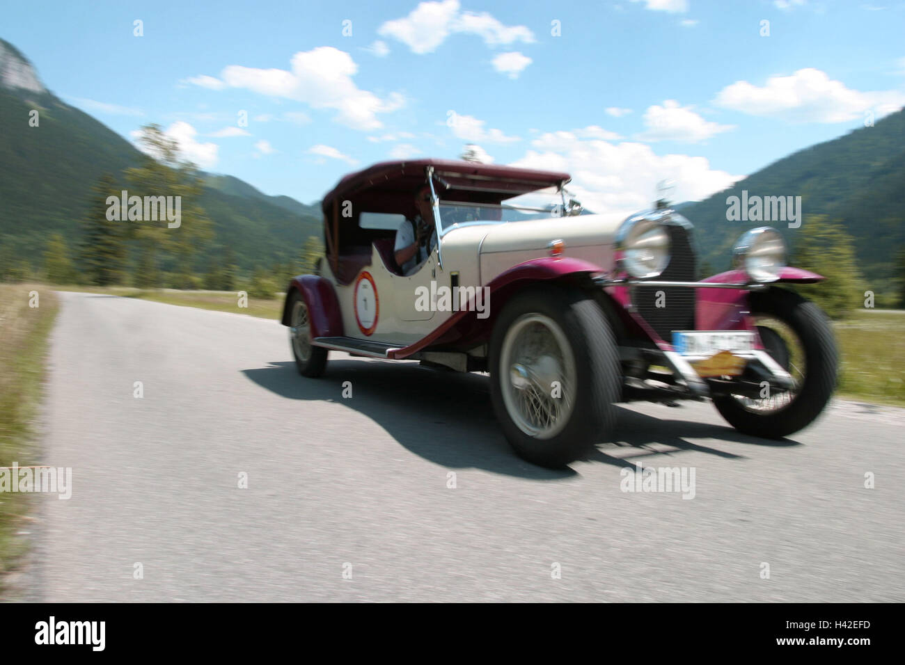 Vino Miglia, international wine route-rally, country road, old-timer, Austro Daimler ADR 6, anno di fabbricazione in 1927, 4. Vino-Miglia, nel 2003, il passaggio, 2000 km, Germania, il Palatinato, Alto Adige, Italia, Weinstrasse, rally, car racing, old-timer gara, c Foto Stock