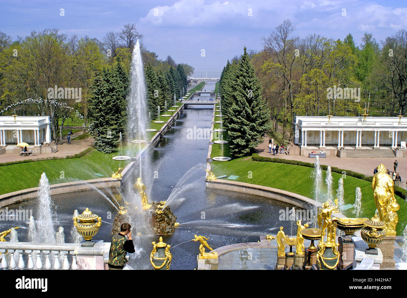 La Russia, San Pietroburgo, Pietro corte, grande palazzo, fontana, 'jet avenue', turistiche, summer town, San Pietroburgo, Sankt-Peterburg, Petrodworez, park, parco, acqua cembalo, Fontana, ben figure, dora nostra, cultura, luogo di interesse, turismo Foto Stock