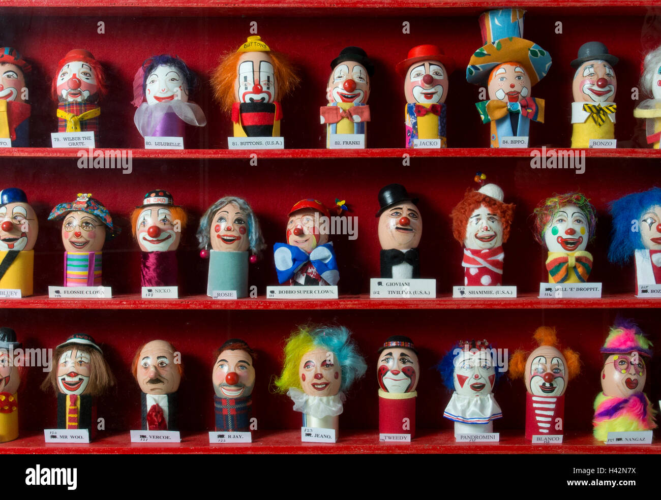 L'Uovo di registrarsi presso il clown Museum di Wookey Hole,dove tutti i professionisti del clown hanno per registrare il loro trucco, capelli, costume.a Foto Stock