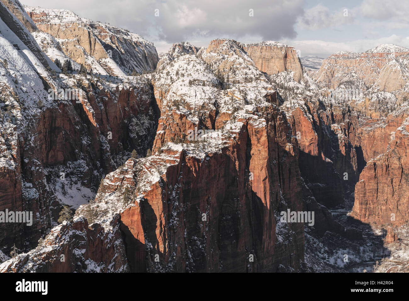 Montagne innevate in Utah's Zion National Park Foto Stock