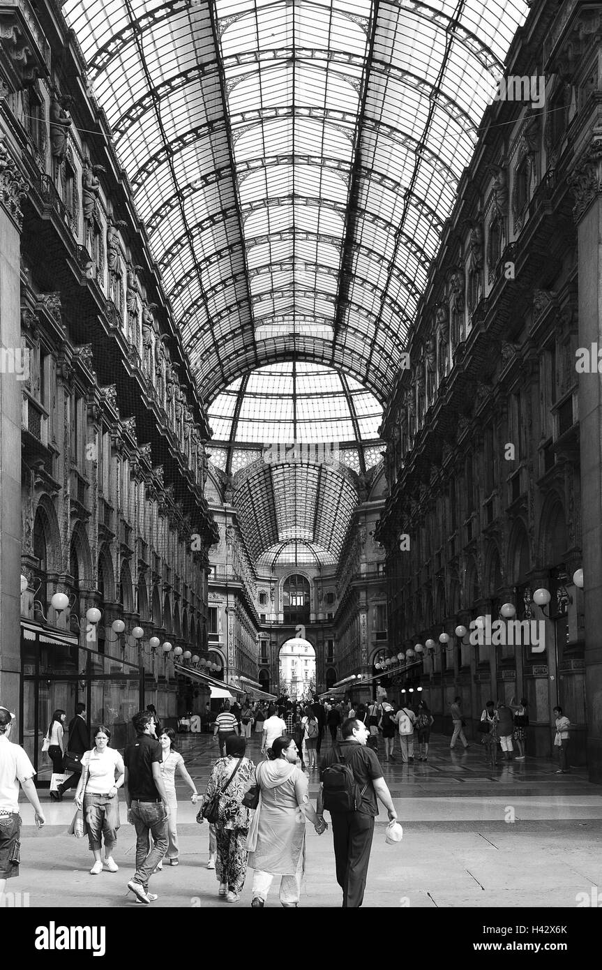 L'Italia, Milano, Galleria Vittorio Emanuele 2., passanti, b/w, , Foto Stock