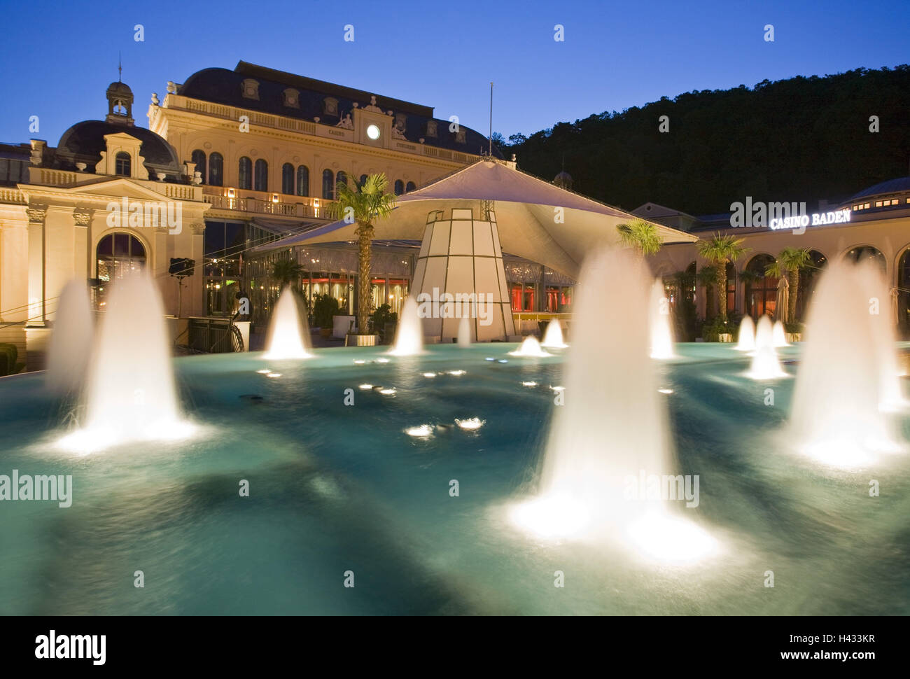 Austria, Baden vicino a Vienna, casinò, health resort park, ben, crepuscolo, Foto Stock