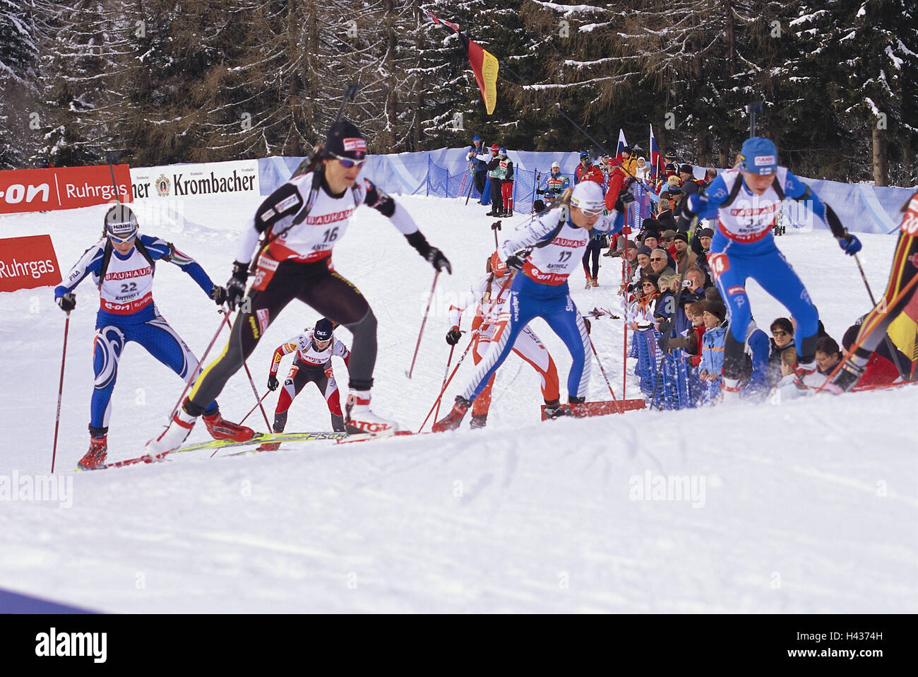 L'Italia, Alto Adige, Anterselva, la coppa del mondo in 2008, biathlon, Race Track, donne, in salita, sede di eventi, evento passaggio, evento, gara di coppa del mondo, coppa del mondo, nel 2008, sportivi, biatleti skat sulcuses, tedeschi, sport, sport invernali, sci, sport circuito, internazionalmente, ceppo, pistole, pavimenti, sportive, tensione, spettatore, persona, Foto Stock