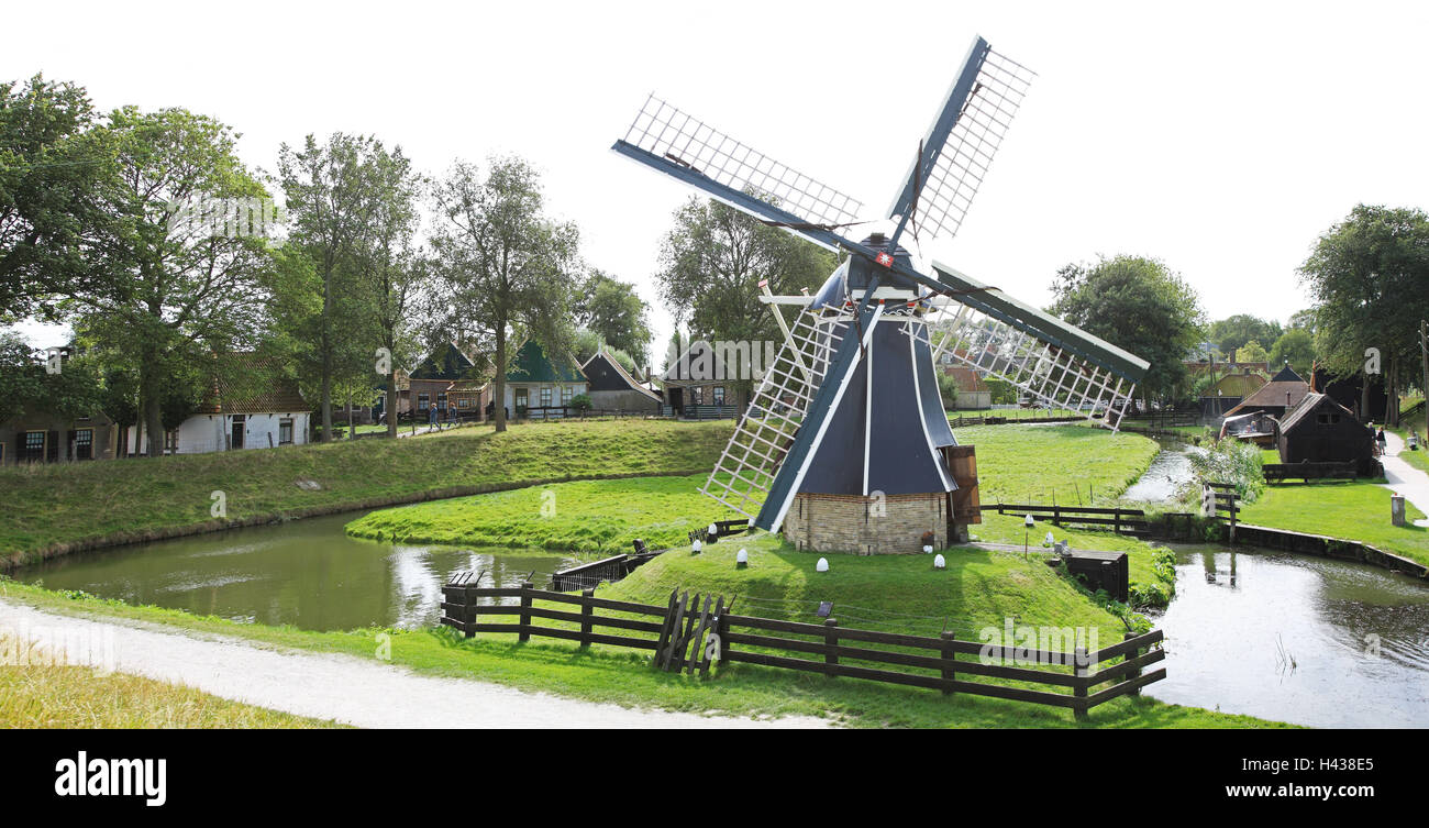 I Paesi Bassi, Noordholland, Enkhuizen, museo Zuiderzee, windmill Foto Stock