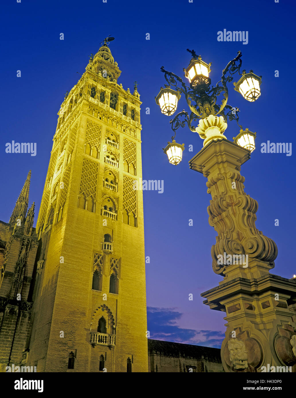 La torre Giralda di Siviglia, in Andalusia, Spagna Foto Stock