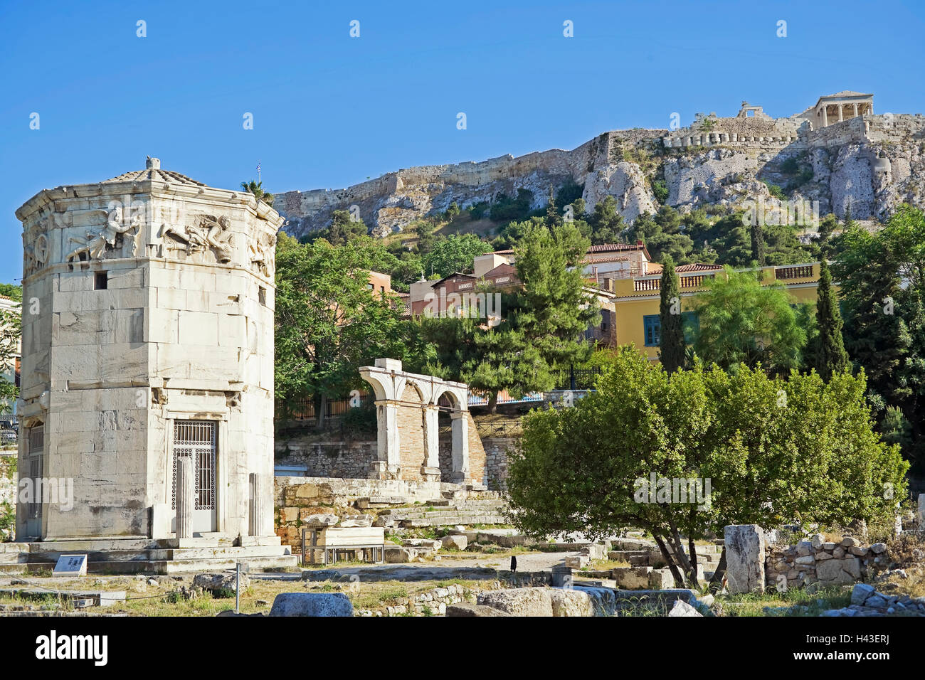Agorà romana con torre dei venti, acropoli in background, Atene, Grecia