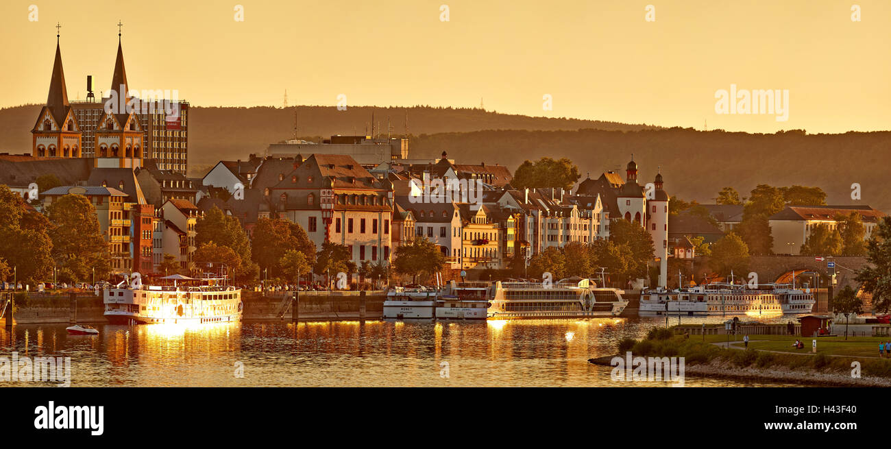 Koblenz centro storico sul fiume Mosella, luce della sera, Coblenza, Renania-Palatinato, Germania Foto Stock