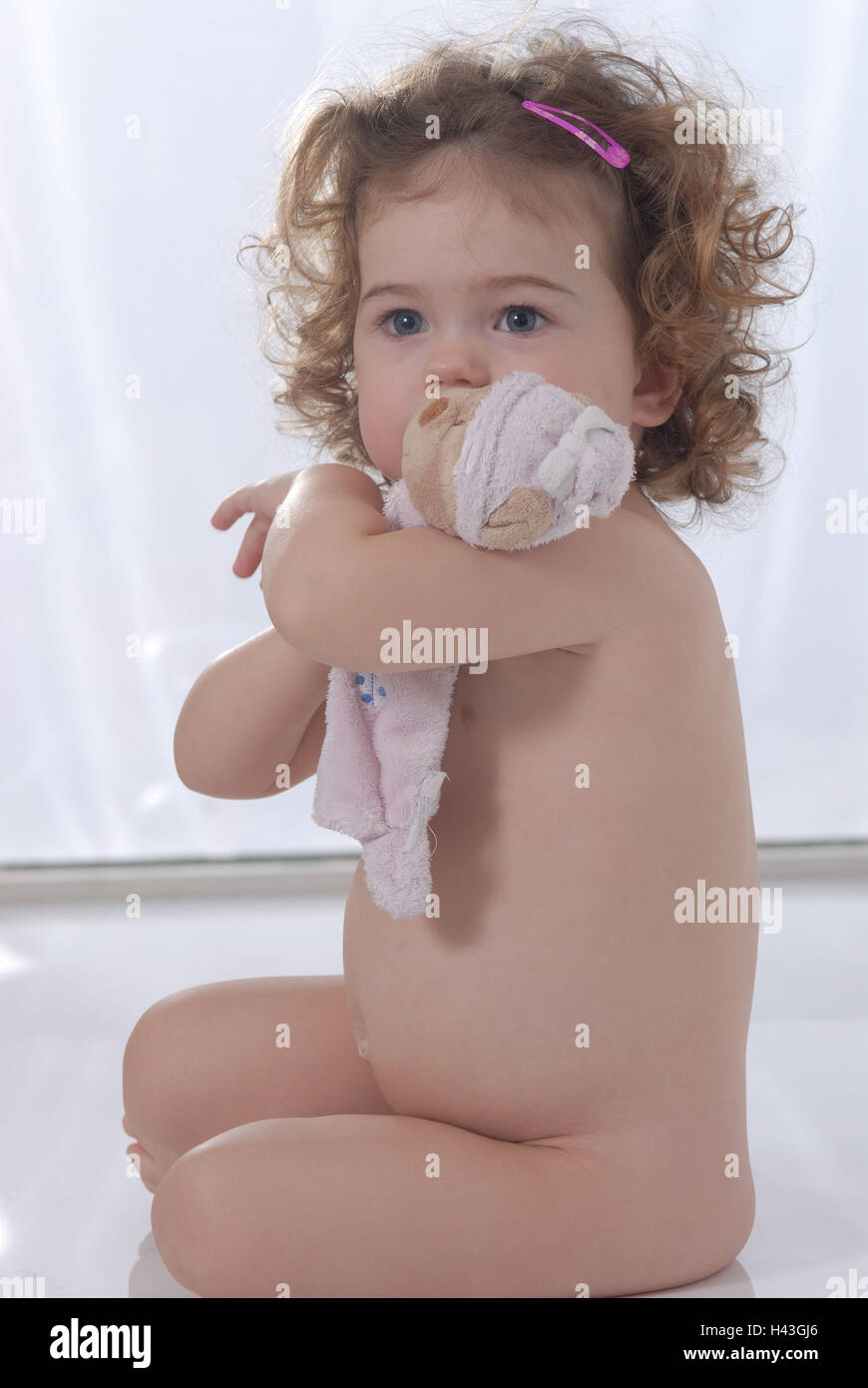Infantile, ragazza, nudo, sciocchezze animale, Foto Stock