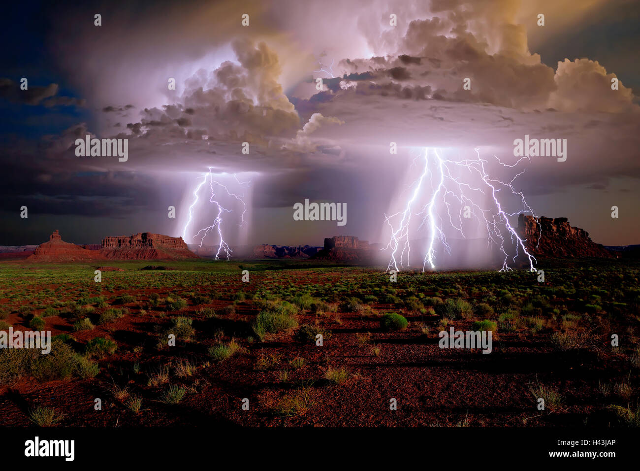 Tempesta di fulmini, Valley of the Gods, Utah, Stati Uniti Foto Stock