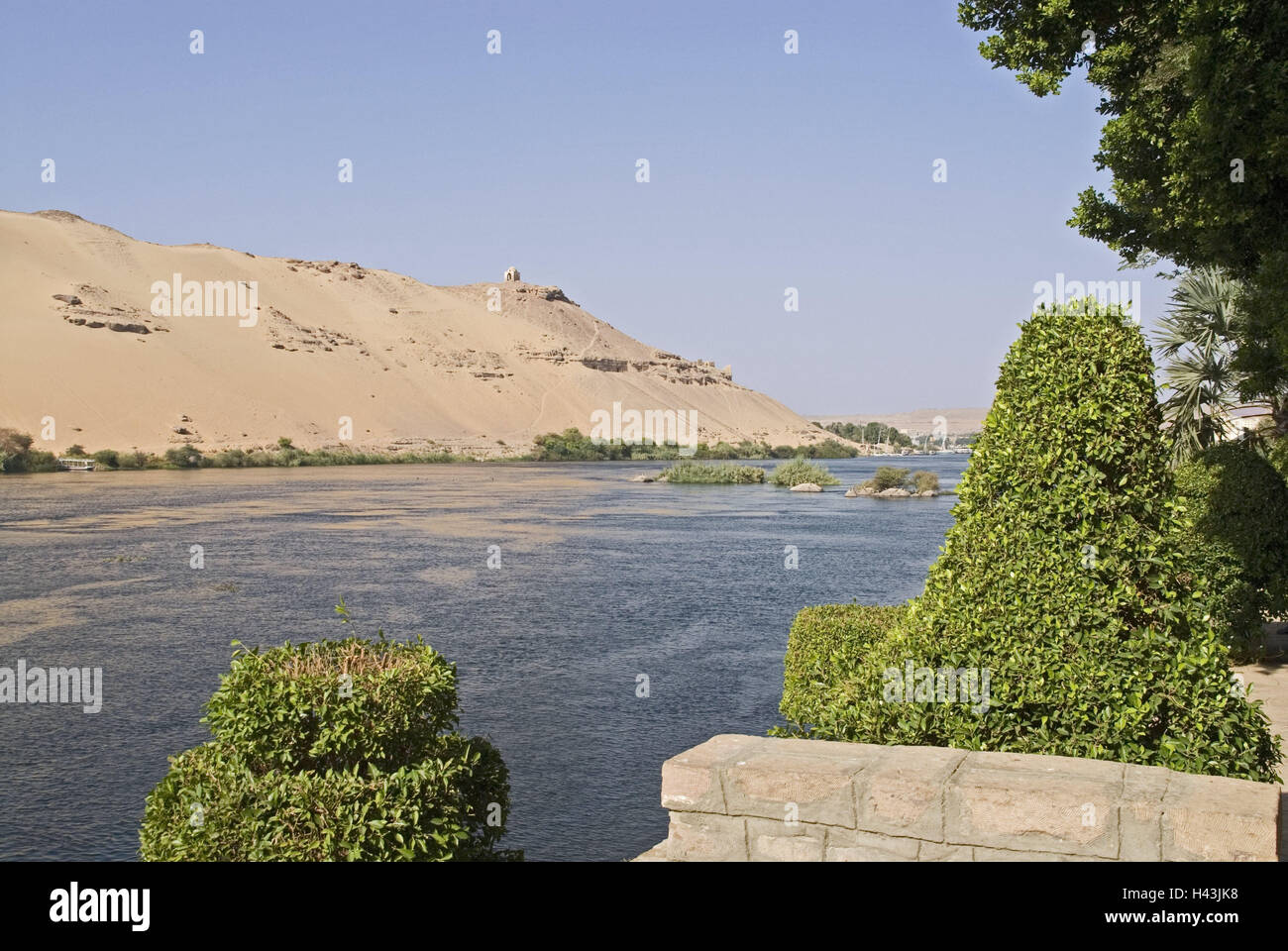 Egitto, Aswan, il Nilo, Isola Elefantina, riva del Nilo, tombe di roccia, Africa, Alto Egitto, viaggi, vacanze, turismo, destinazione di villeggiatura, Nilo isola Elefantina, fiume, shore, tombe, luogo di interesse, storicamente, storia, Foto Stock