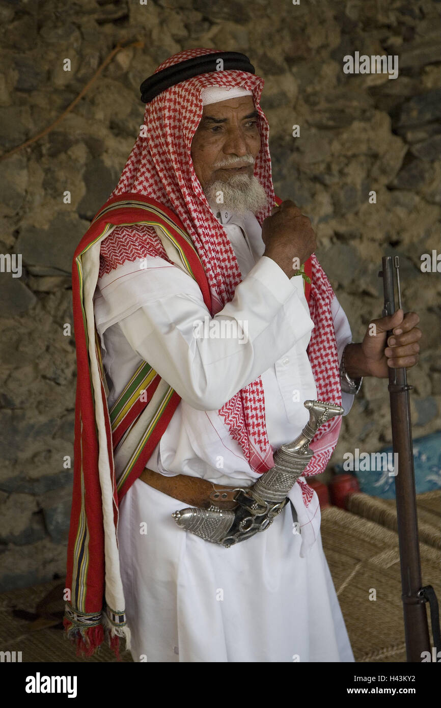 Saudi arabia traditional clothes people immagini e fotografie stock ad alta  risoluzione - Alamy