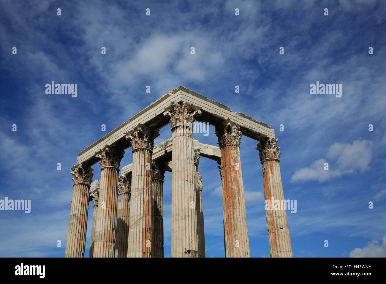 La Grecia, Atene, Olympieion, il Partenone, il tempio di Zeus, cielo nuvoloso, capitale, sul tempio di Zeus tempio, rovina, pilastri, korintisch, tempio colonnato, struttura, architettura, cultura, arte, landmark, monumento, luogo di interesse, antichità, storia, antichità, Foto Stock