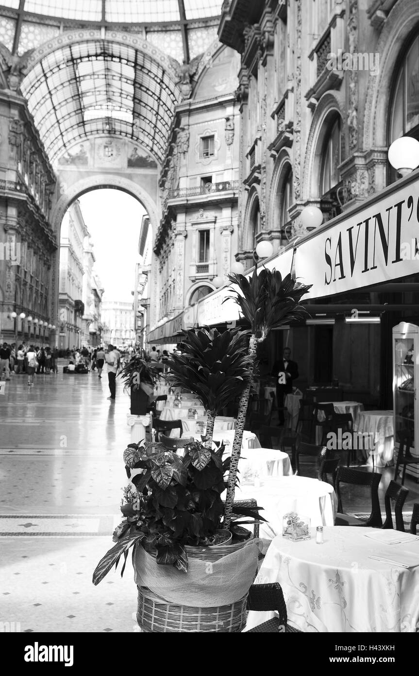 L'Italia, Milano, shopping arcade, Galleria Vittorio Emanuele 2, ristorante, b/w, , Foto Stock