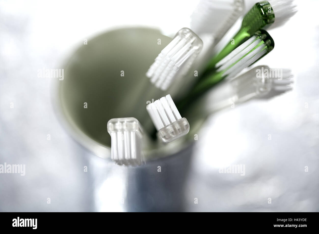 Spazzolino da denti tumbler, spazzolini da denti, molti, dettaglio, sfocatura, Foto Stock