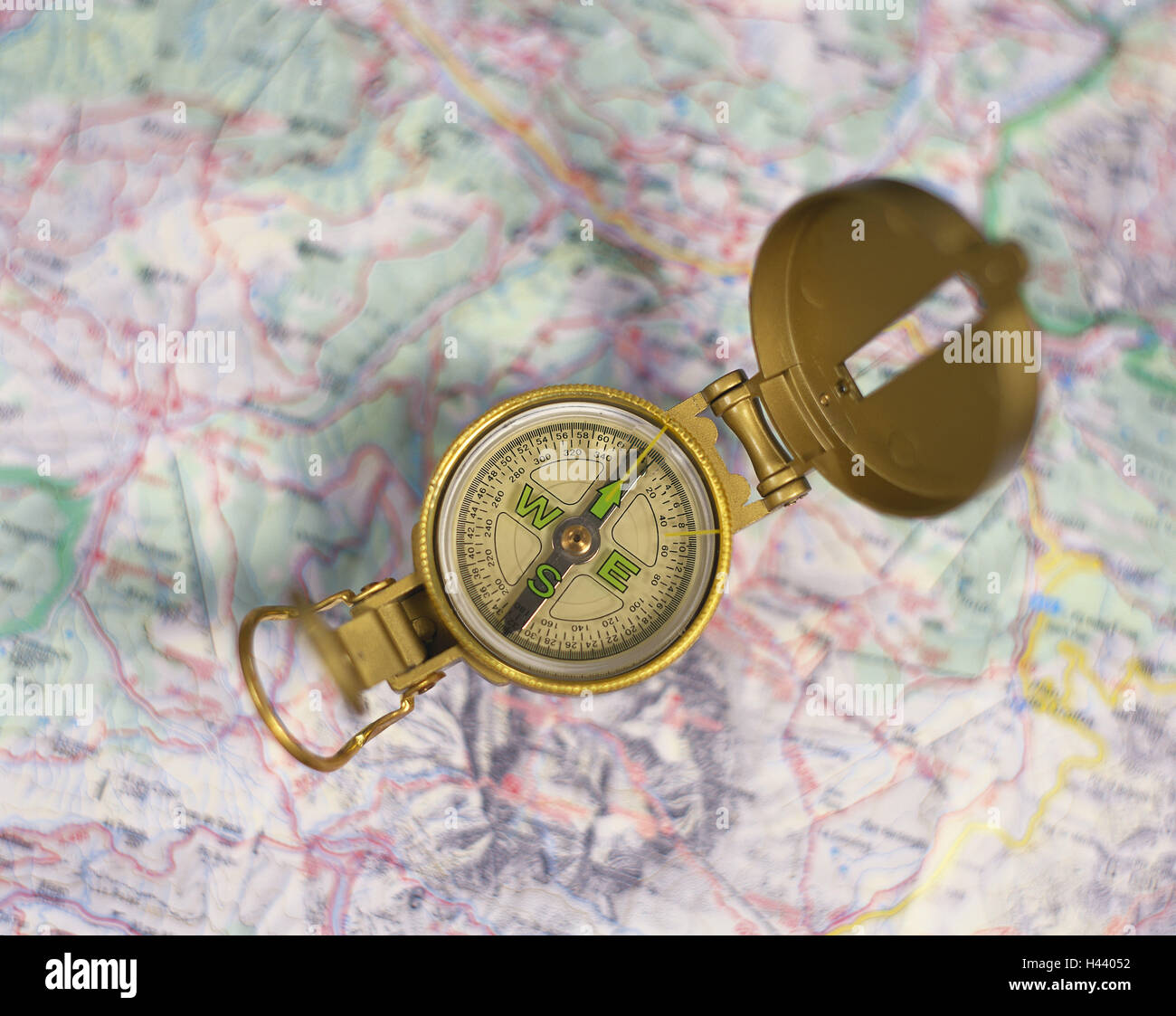 Bussola, scheda di viaggio, navigazione, orientamento, orientamento, indicazioni, indicazioni, bussola ago, trekking, escursionismo, escursioni, navigazione, Orient, individuare, prendere i cuscinetti, vista, modo, Foto Stock