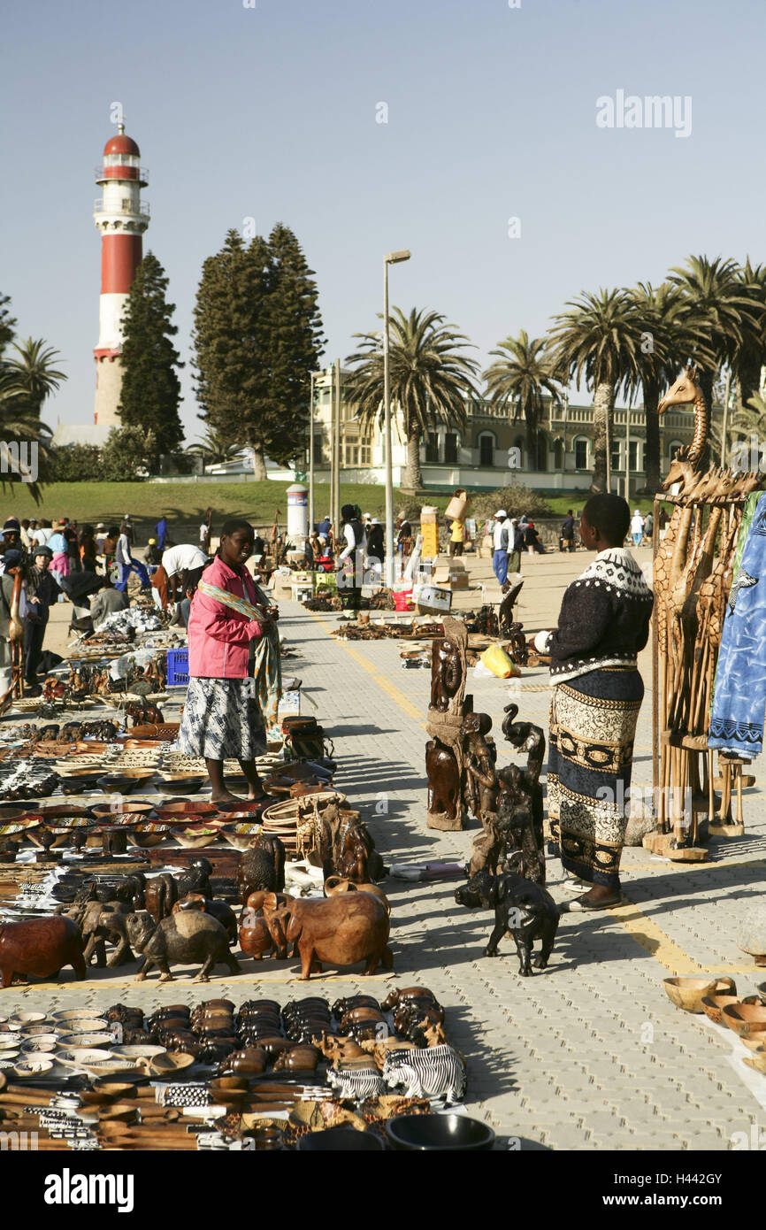 La Namibia, Swakopmund, souvenir mercato nessun modello di rilascio, Africa, mercato mercato del turismo, Africana, souvenir, faro, vendite, vendite di strada, artigianato, memoria di San arte, locali, turismo, esterno, Foto Stock