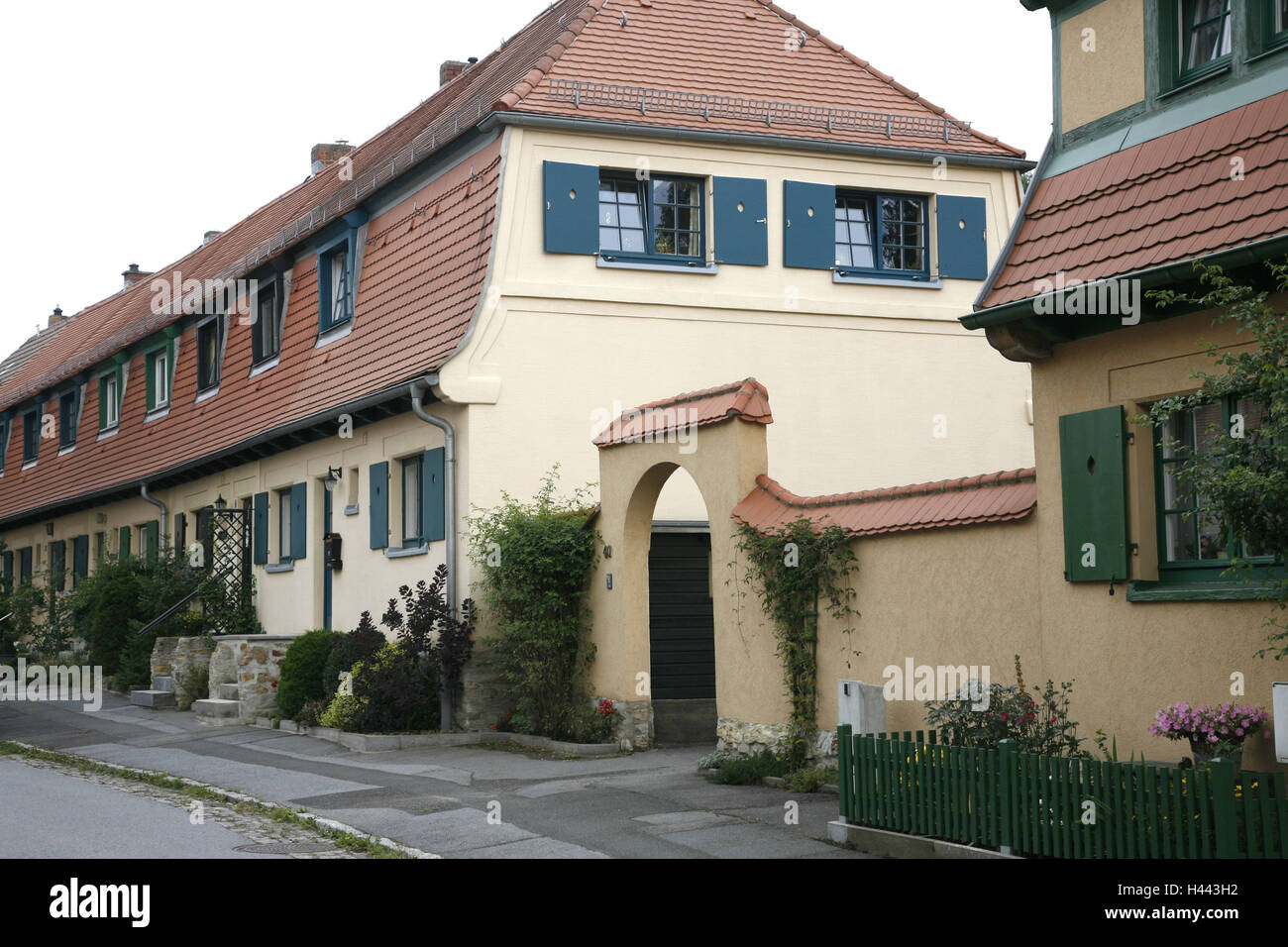 In Germania, in Sassonia, Dresda, in direzione di Hellerau;, garden city house linea, giardini frontali, Foto Stock