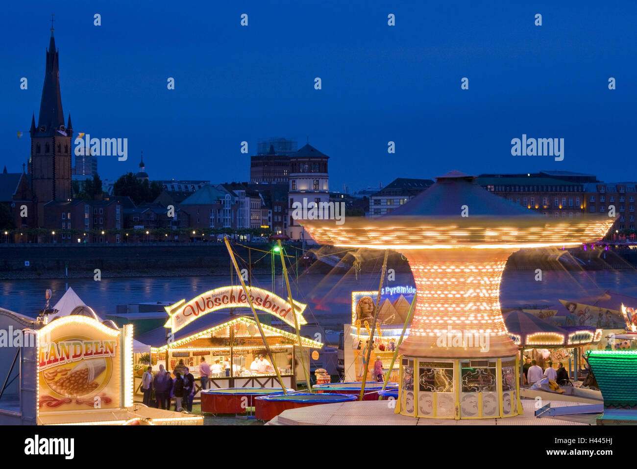 La Guida di negozi, equo, festa pubblica, notte, Oberkassel, Dusseldorf, Renania settentrionale-Vestfalia, Germania, Foto Stock