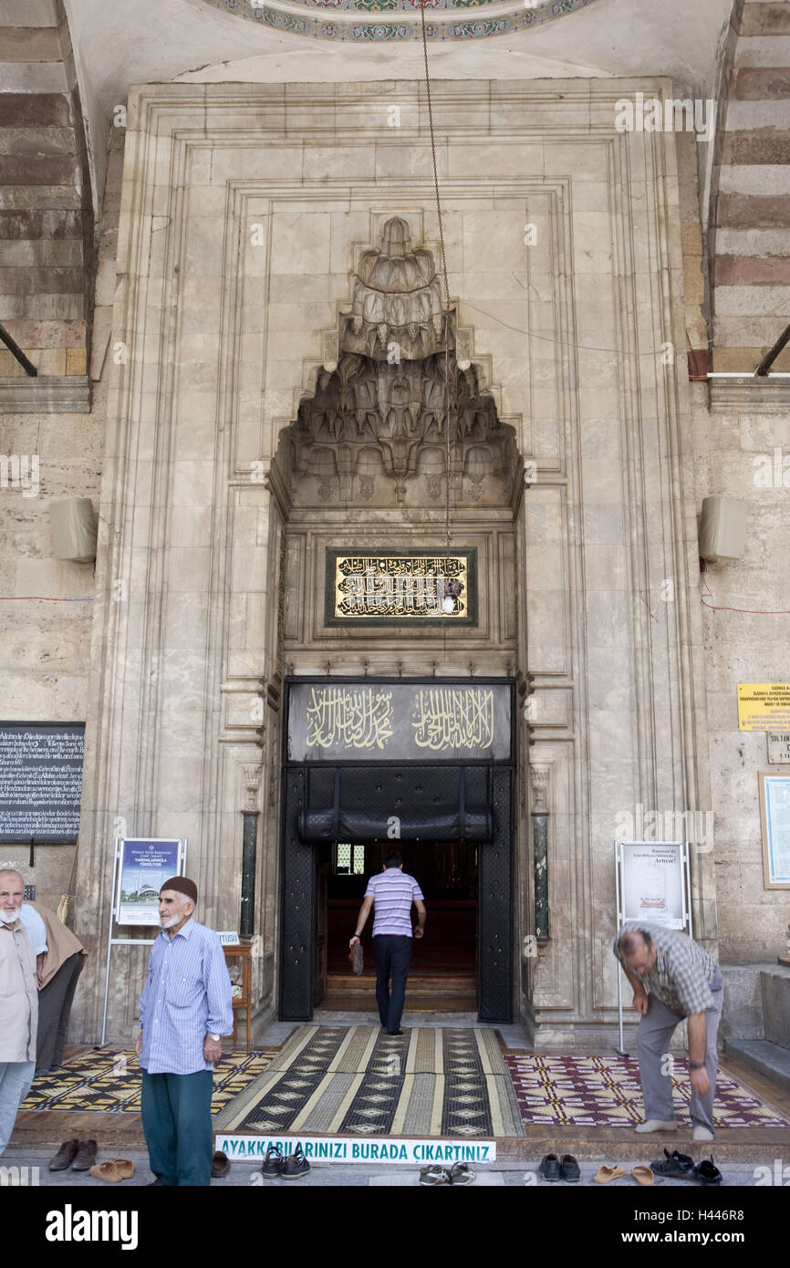 La Turchia, la regione del Mar Nero, Amasya, moschea, credenti, di ingresso Foto Stock