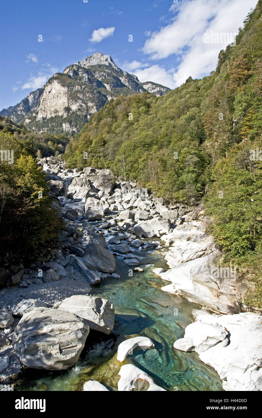 La Svizzera, Ticino, Verzascatal, fiume Verzasca, pietre, Motta, mountain 'Poncione della Marcia', Foto Stock