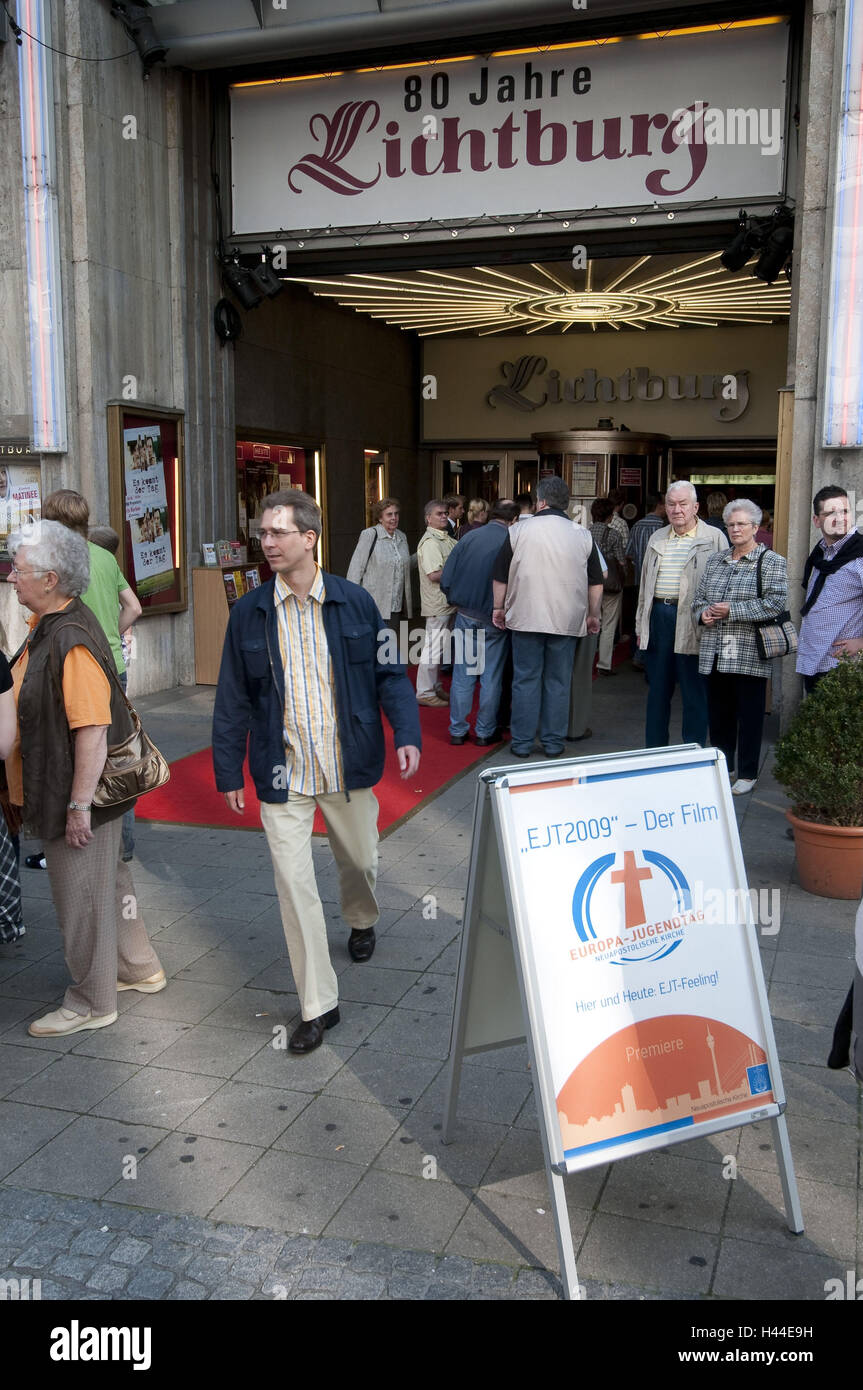 Persone, ingresso al cinema Lichtburg, cibo, Renania settentrionale-Vestfalia, Germania, Foto Stock
