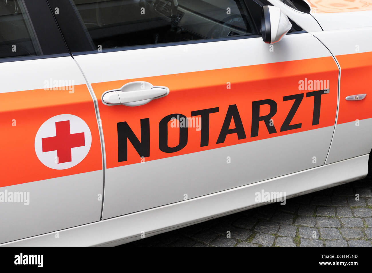 Medico di emergenza, medico di emergenza del carrello, autovetture, vista laterale, dettaglio, nessuno, etichetta, stampa, rosso, bianco, Foto Stock