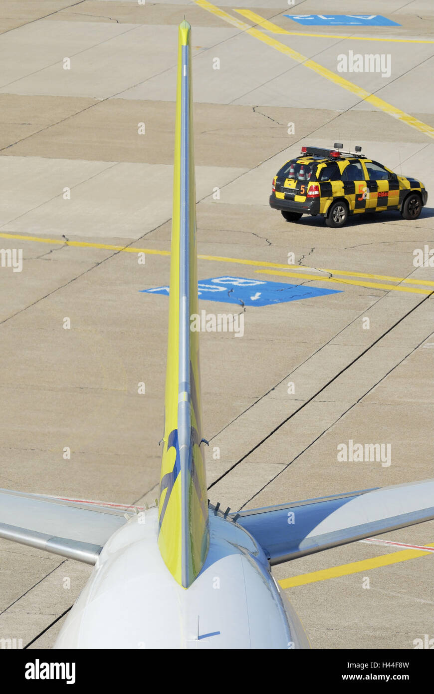 Pista di controllo aereo, auto, marcature Foto Stock