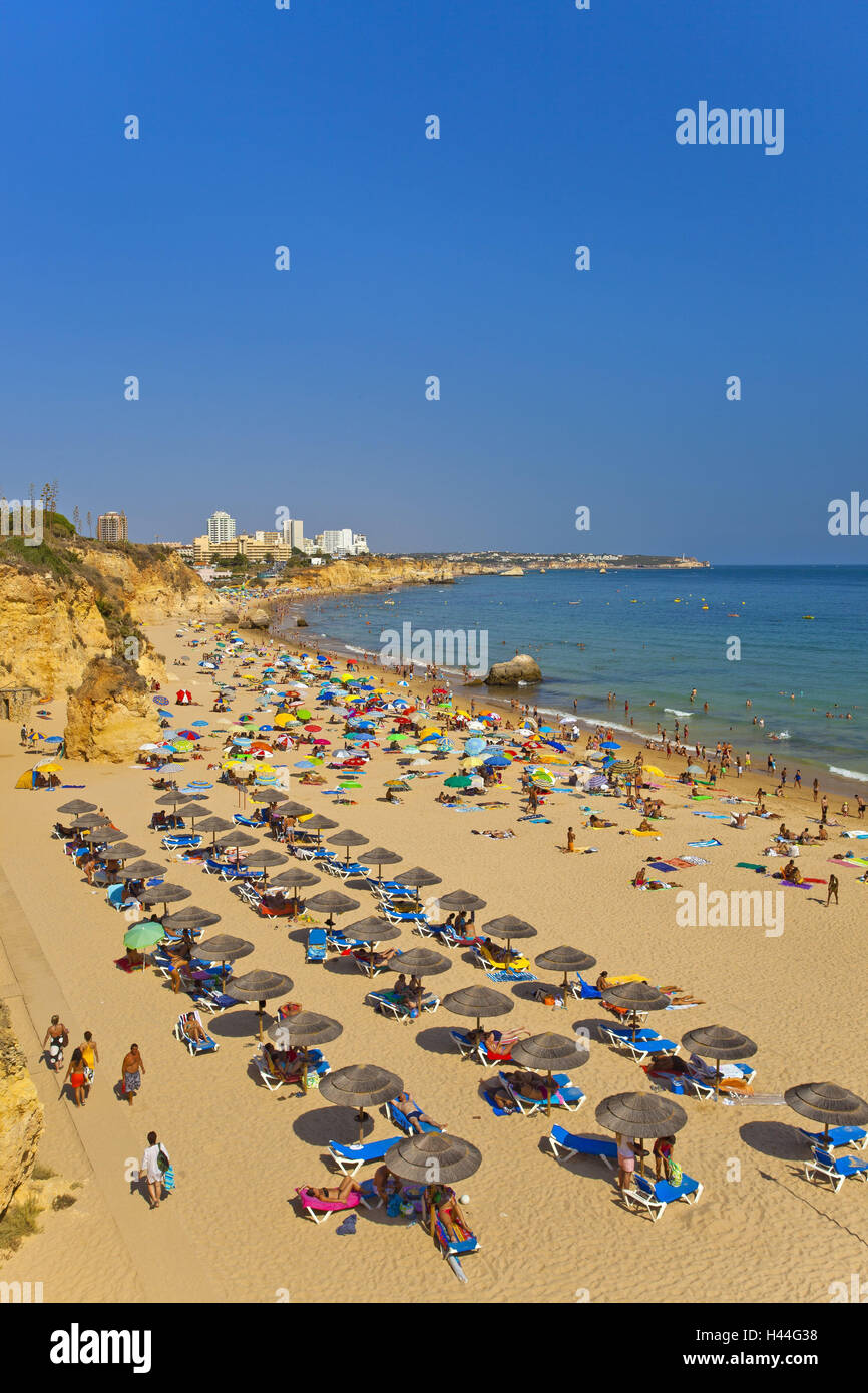 Il Portogallo, Algarve, Portimao, spiaggia di vacanzieri, Praia da Rocha, Foto Stock