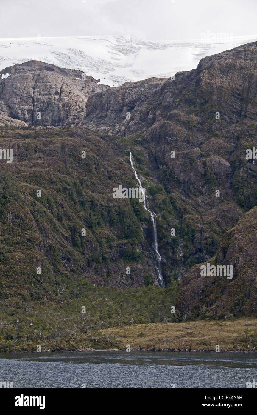 Il Cile, fjord scenario, fiordo Almirantazgo, Marinelli glacier, cascata, Foto Stock