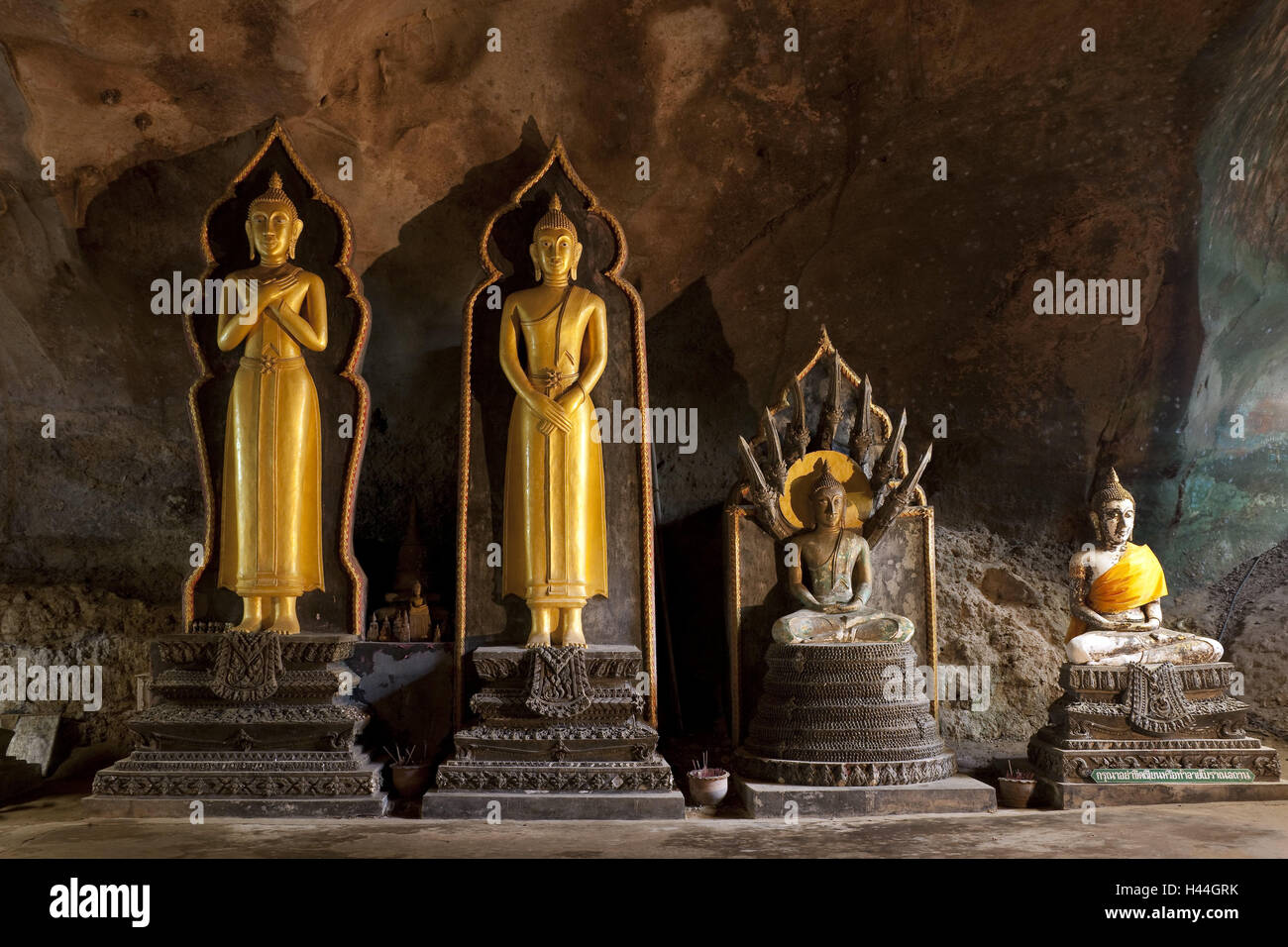 Pit tempio Wat Suwan Kuha, Tempio della Scimmia, vicina Phang Nga, provincia di Krabi, Südthailand, Buddha statue, Wat Tham, Wat Suwannakuha, Thailandia, Sud-est asiatico, Asia, impressionante, buddismo buddisti, fede, pit tempio, prepotentemente, religione, religiosamente, w Foto Stock