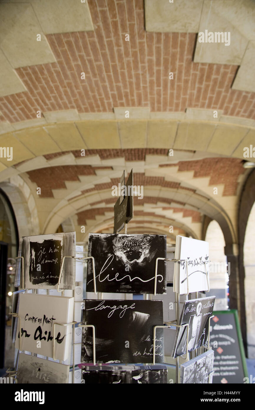 Scheda postale rack, vicino, alloggio Saint Gervais, Parigi, Francia, Foto Stock