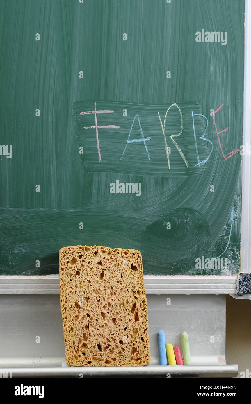 Blackboard, scheda, spugna, gesso, parola 'Farbe', Foto Stock
