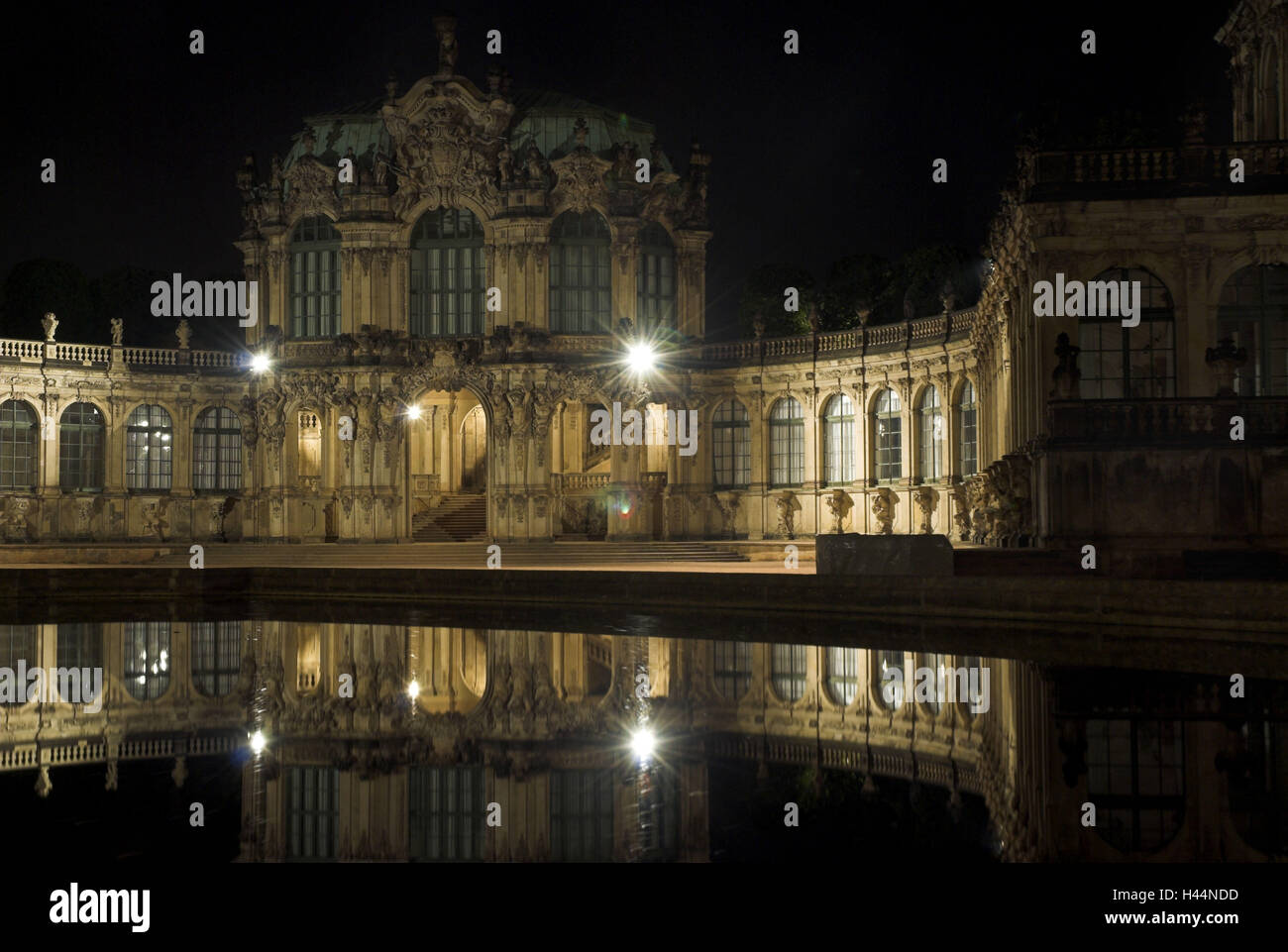 In Germania, in Sassonia, Dresda, kennel, embankment pavilion, illuminazione, sera, Foto Stock