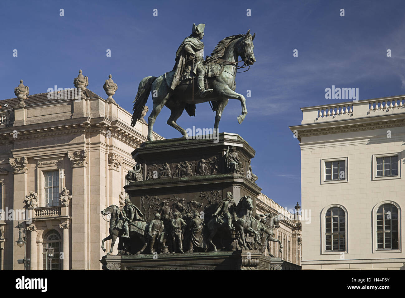 Germania Berlino centro, tra i tigli, Biblioteca di Stato, statua equestre, Friedrich il tallness, Europa, capitale, città, edificio, struttura, freeze frame, statua in bronzo, statua, grande plastico, arte, cultura, luogo di interesse al di fuori, deserte, Foto Stock