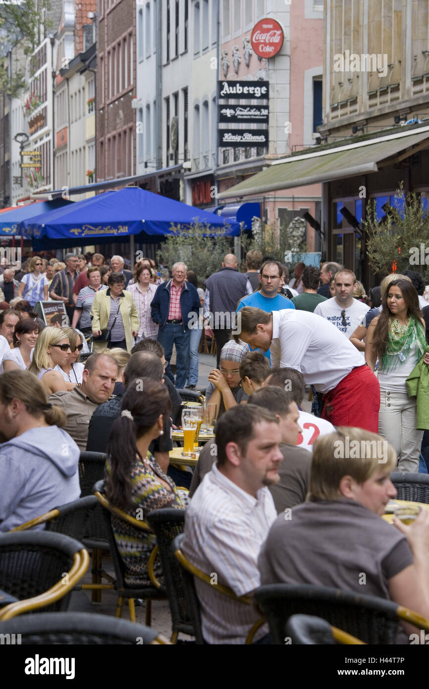 Barre di birra in Bolkerstrasse, Città Vecchia, Dusseldorf, Renania settentrionale-Vestfalia, Germania, Foto Stock