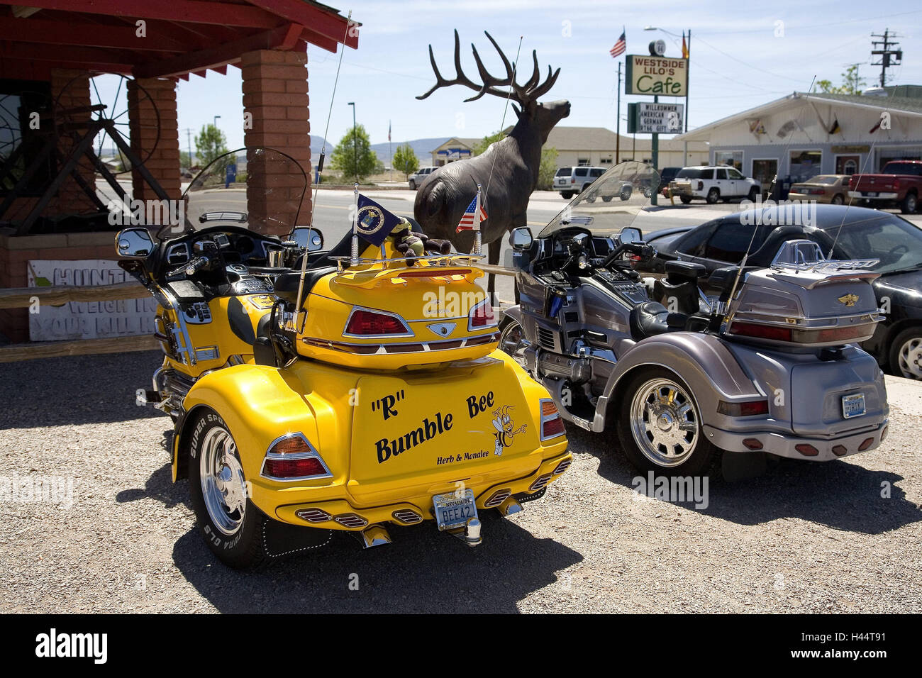 Gli Stati Uniti, Arizona, route 66, autostrada area di servizio, pendolari, Nord America, veicolo di distribuzione, veicoli, cervi figura, avventura, nessuno, Foto Stock