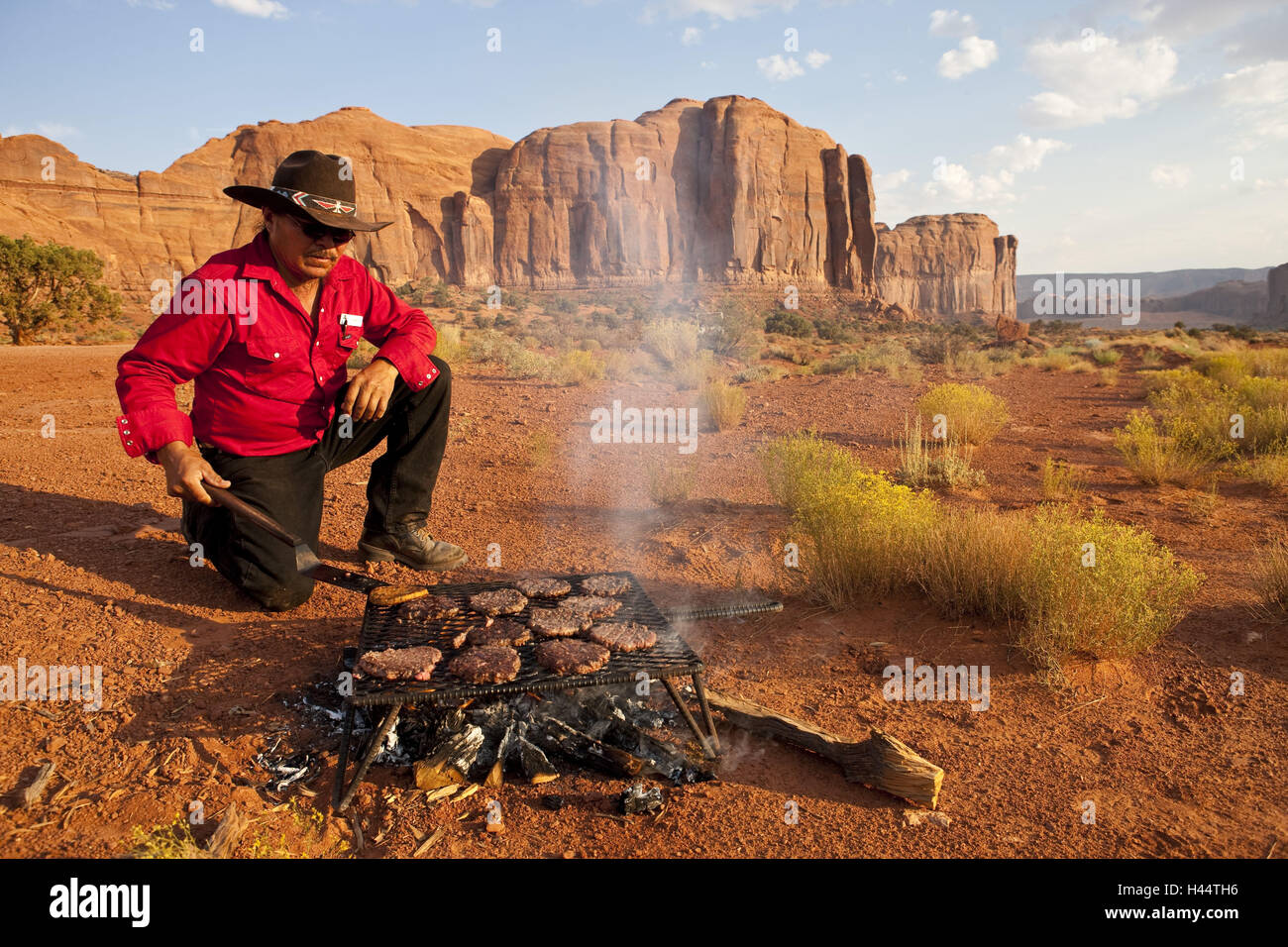 Gli Stati Uniti, Arizona, Utah, quattro corner regione, Navajo Nation riserva, Colorado plateau, Monument Valley, indiano, falò, barbecue, Foto Stock