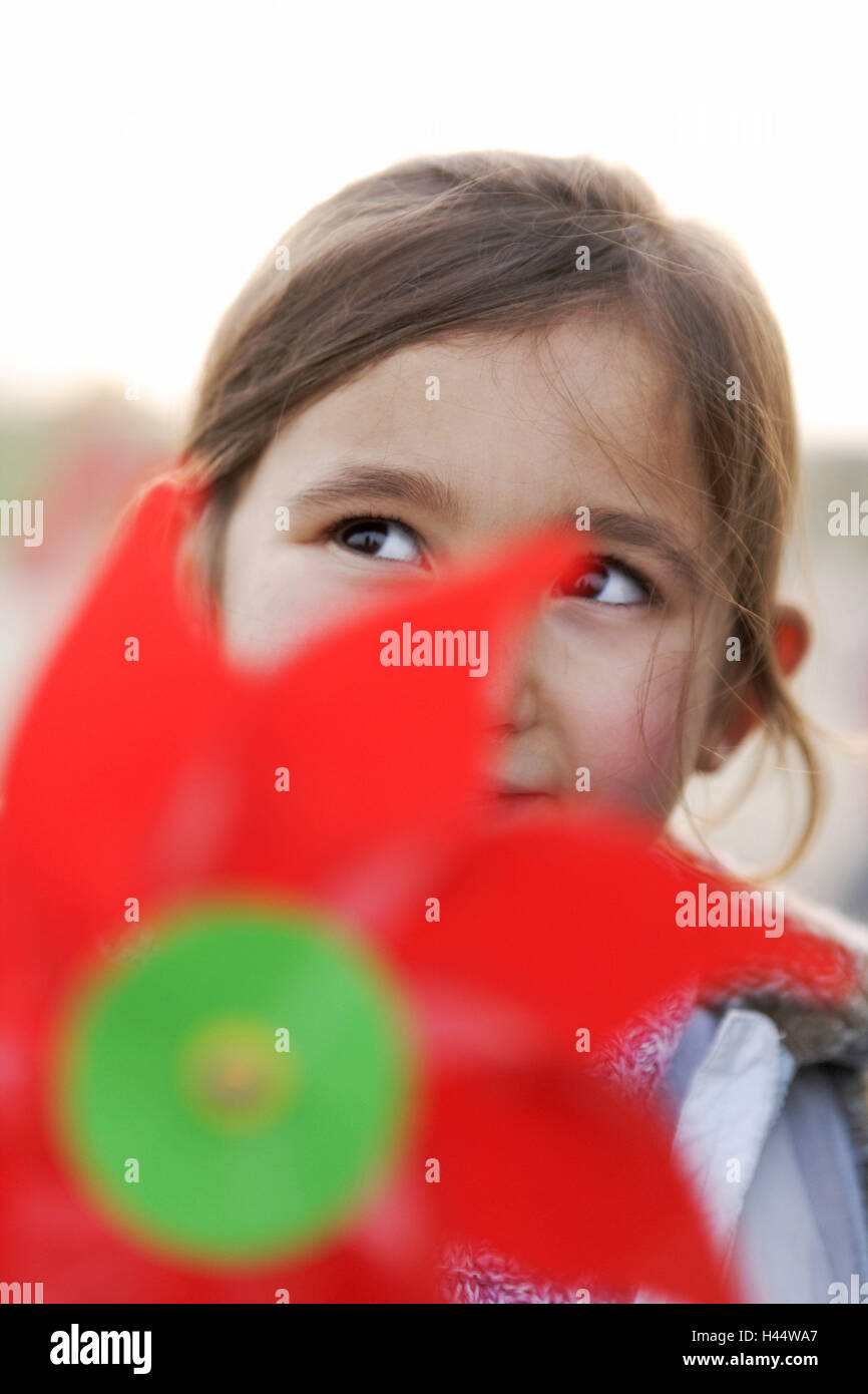 Ragazza, turbina eolica, azienda, ritratto, Foto Stock