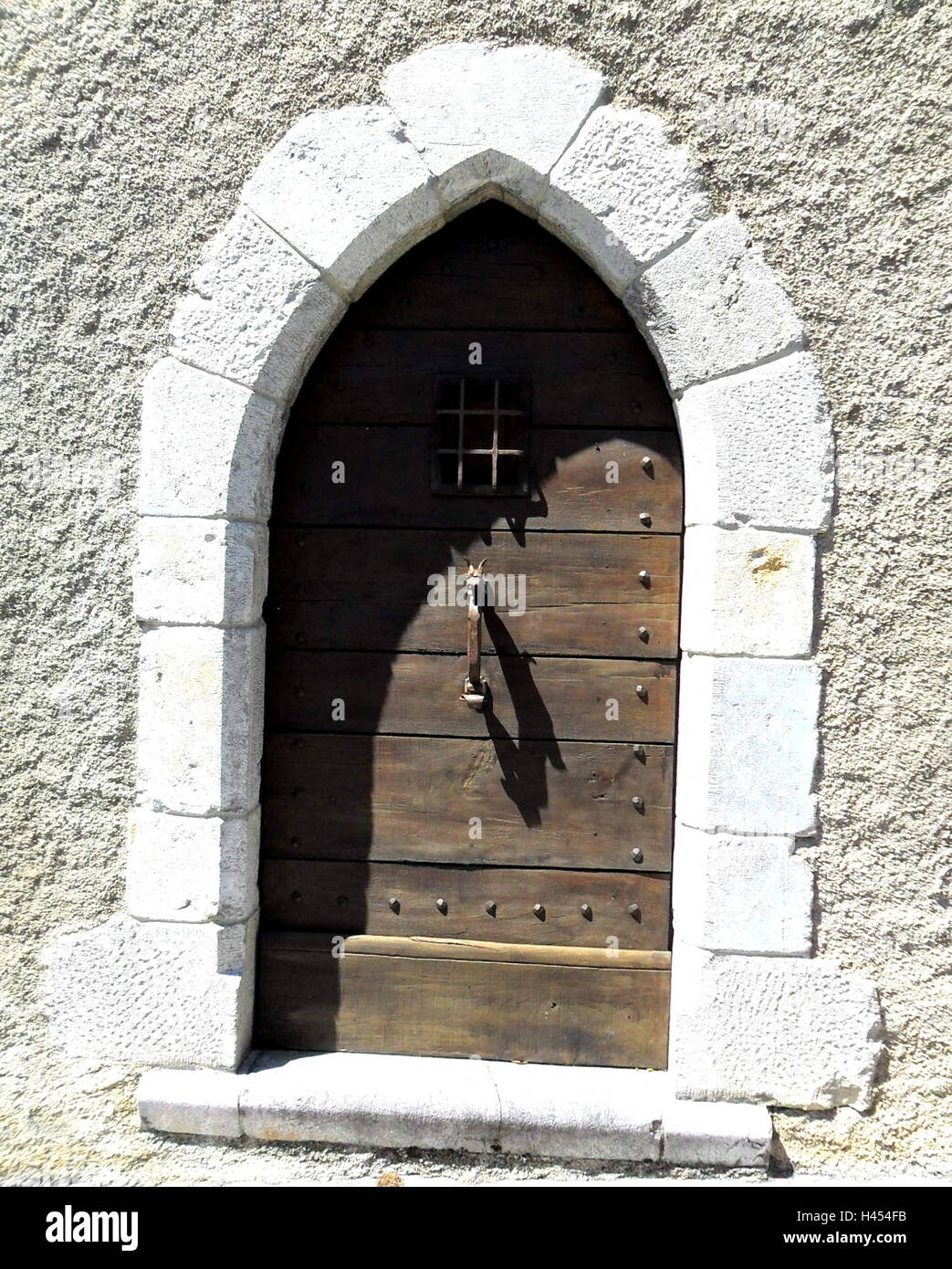 Medievale porta di legno nel sud della Francia Foto Stock