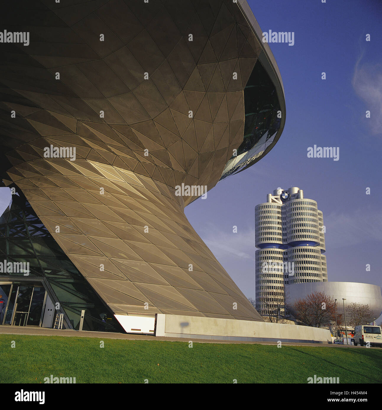 In Germania, in Baviera, Monaco di Baviera, Parco Olimpico BMW World, doppio cono, dettaglio, alcuna proprietà di rilascio, bavaresi, edificio, parte anteriore in vetro, struttura, architettura moderna e futuristica, edificio di uffici, BMW alto, la sede centrale della società, BMW, pubblicamente, luogo di interesse, icona, industria automobilistica, industria automobilistica, industria automobilistica, economia, Foto Stock