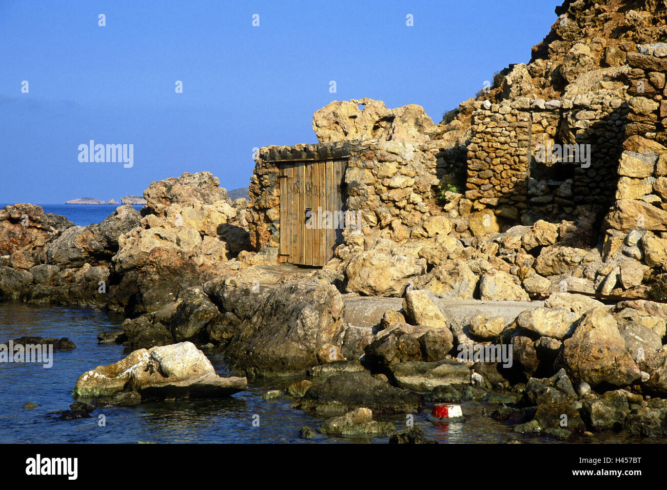 Ibiza, Cala Moli, costa, rock, barca garage, pietre naturali, Foto Stock