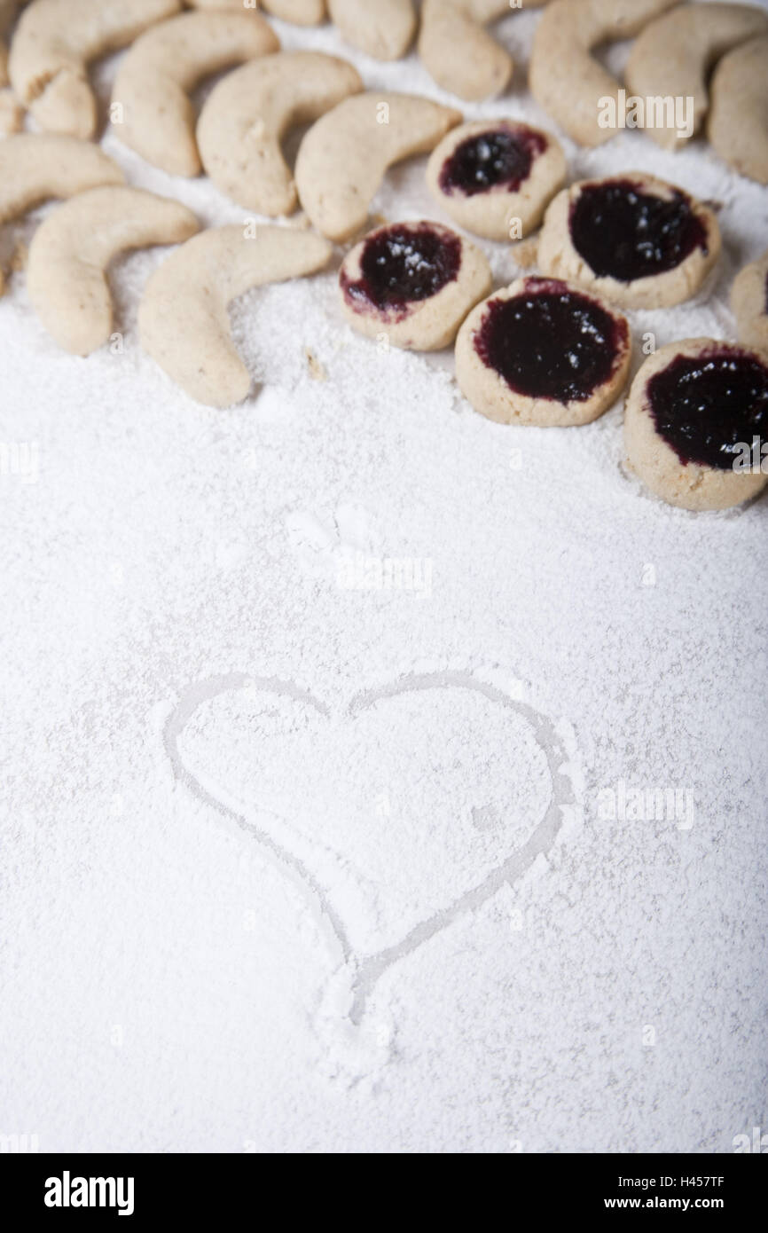 Little Places, zucchero a velo, cuore, cuore forma, vaniglia crescent, vaniglia crescent, ussaro la ciambella, marmellata, Natale piccolo luogo natale, avvento, forma di cuore, Foto Stock