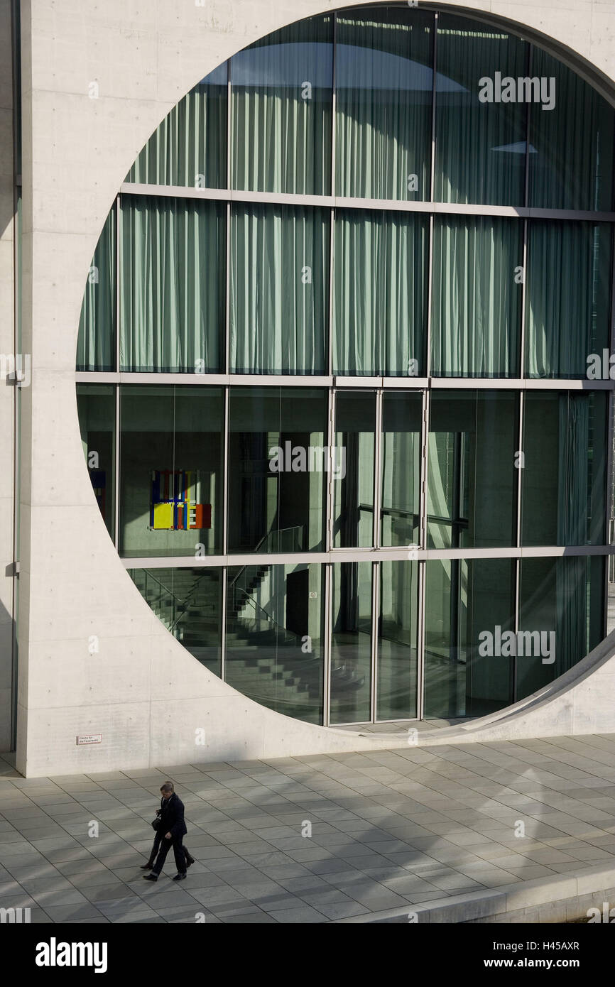 Germania, Berlino, il Bundestag, Marie-Elisabeth-Lüders-Haus, dettaglio, pedonale, l'Europa, la città capitale, luogo di interesse, Spree bow, quartiere governativo, shipwright il terrapieno, bridge, architettura, edilizia, Lüdersblock, cemento esposte, rotunda, il Parlamento library, libreria, persona, esterno, Foto Stock