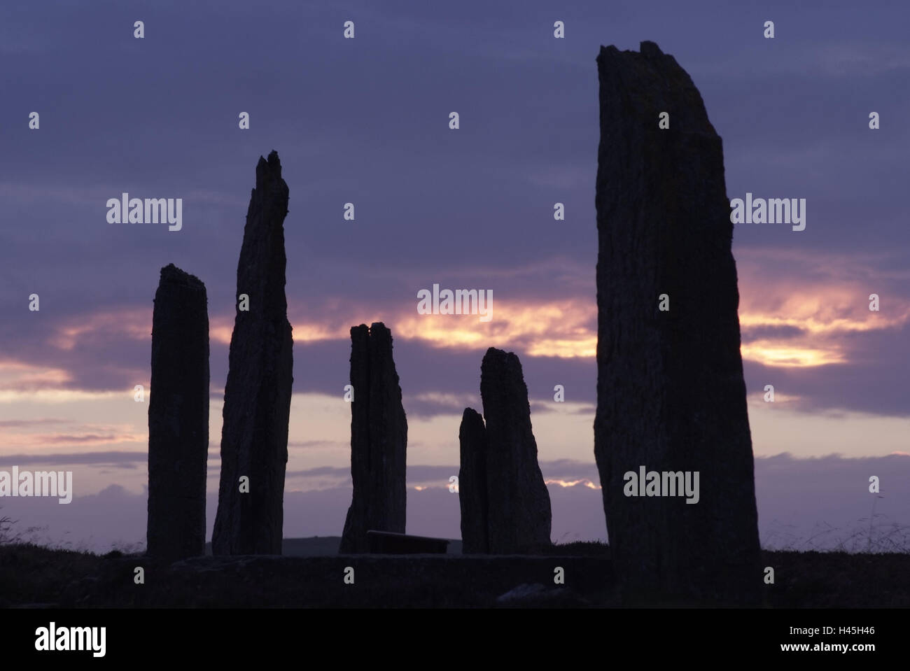 Gran Bretagna, Scozia, isole Orcadi, isola di terraferma, anello di Brodgar, cerchio di pietra, silhouette, di post-incandescenza, Foto Stock