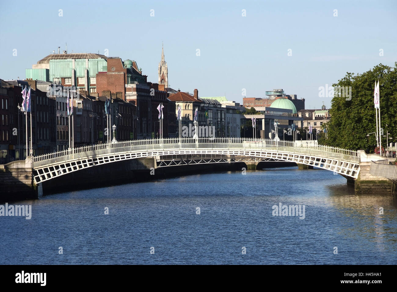 Irlanda, Dublino, Fiume Liffey, Halfpenny Bridge, Foto Stock