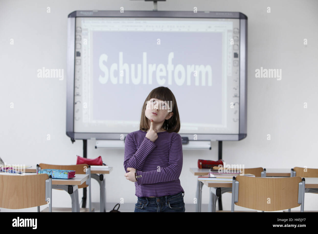 Le ragazze, aule, Whiteboard, stand, gesto premuroso, Foto Stock