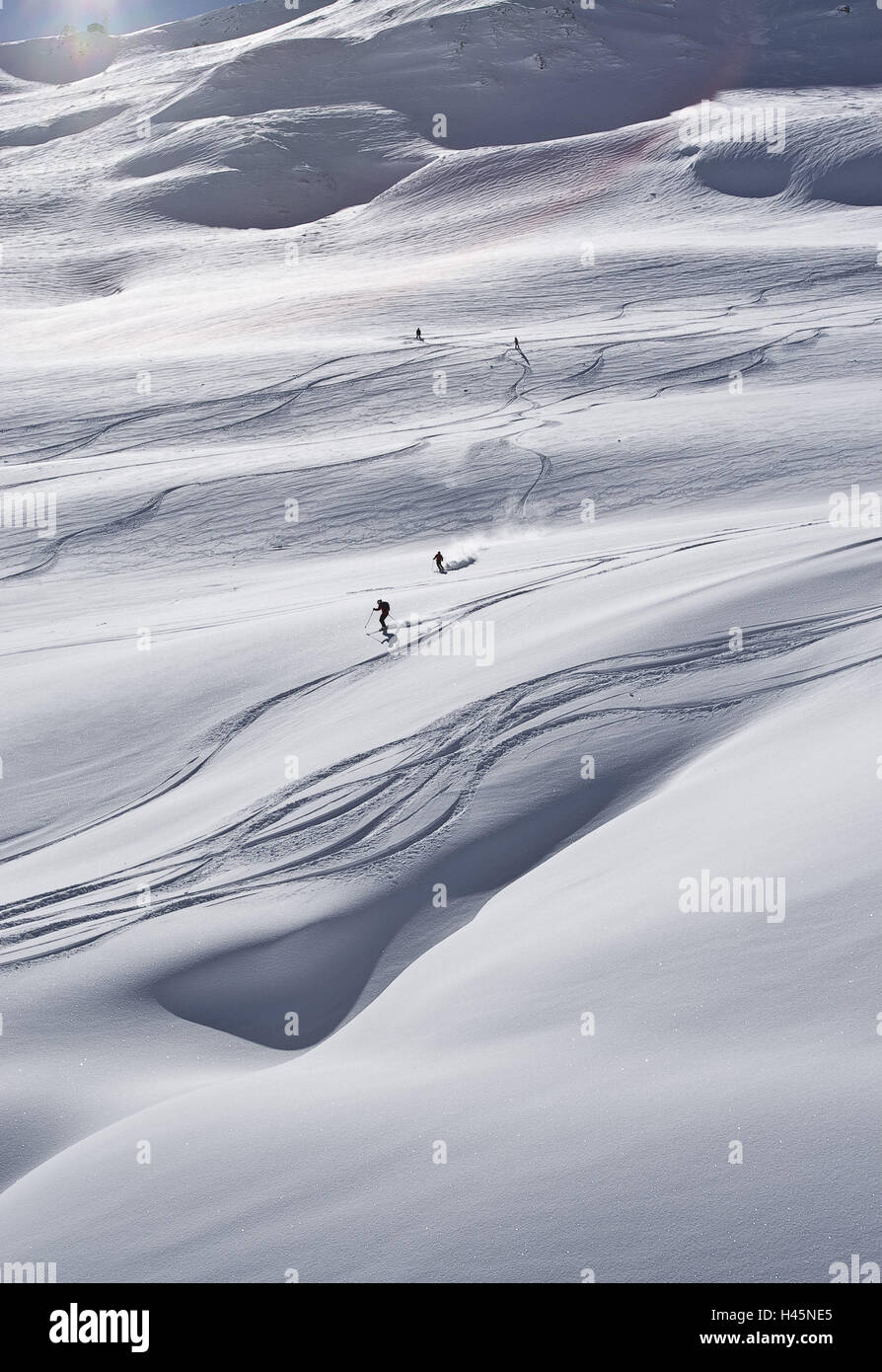 Austria Vorarlberg, inclinazione, neve profonda, sciatore, persona, sport, sport invernali, sci, sci, neve, pista, tracce di freeride, zone sciistiche, piste, bianco, Foto Stock